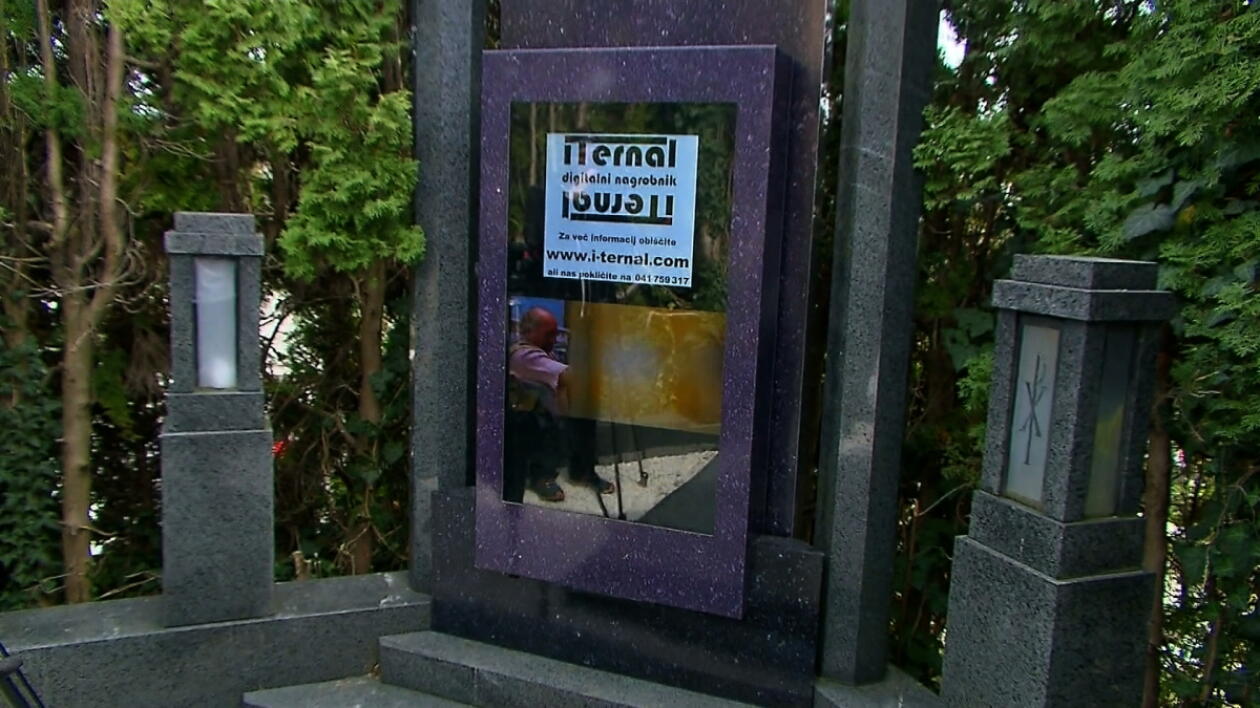 E-rewolucja na cmentarzach. Cyfrowy wyświetlacz zamiast klasycznej tablicy